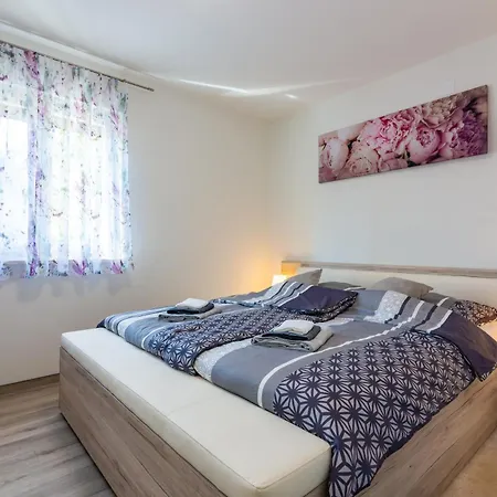 B Apartment *